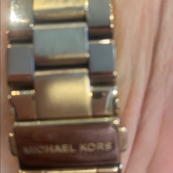 Authentic Michael Kors Watch - ROSE GOLD - Picture 3 of 4